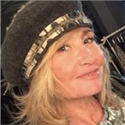 Laureata in Lingue, Master Business Administration, disponibile per doposcuola/ripetizioni in materie umanistiche, latino, inglese